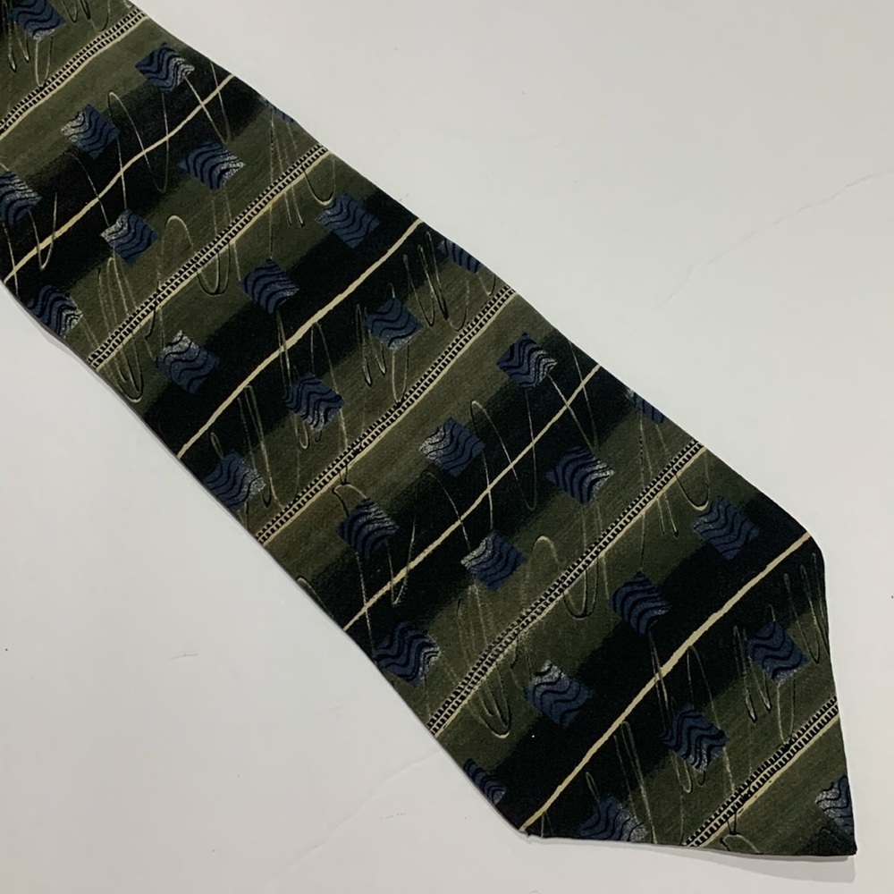 Henry Grethel tie
